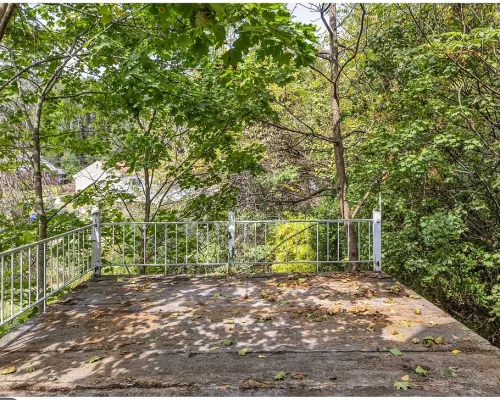 Laketon house. agent